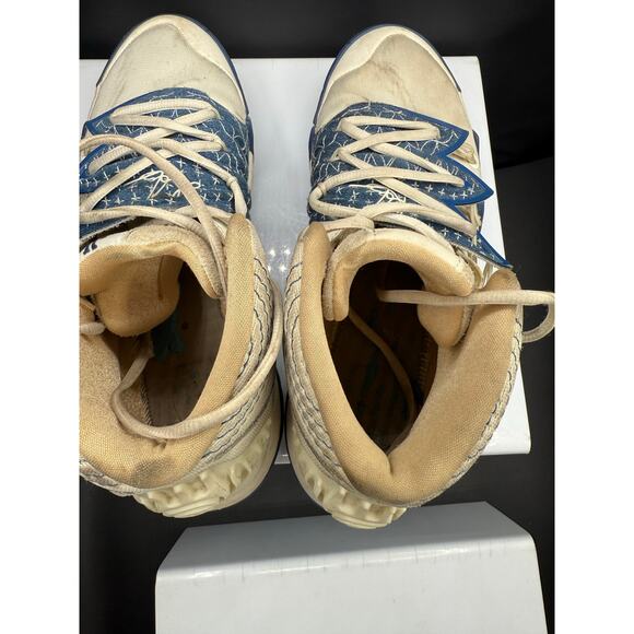 Nike Kyrie 5 Hightop Sneakers - Blue and White - Size 9M